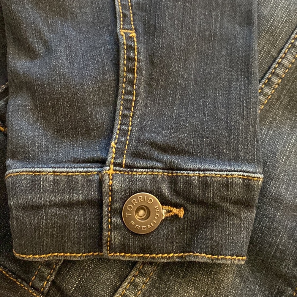 Torrid jean jacket - Picture 3 of 5